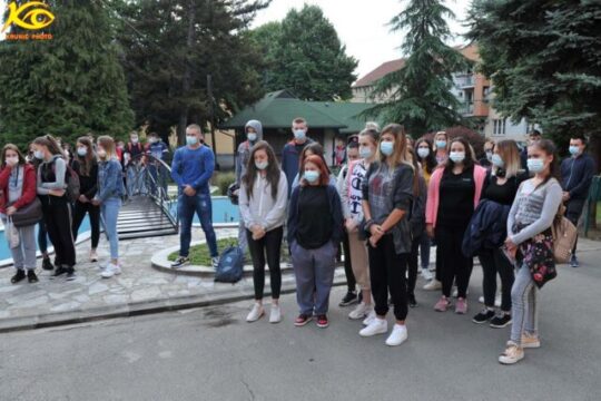 srednjoškolci deca đaci foto Dragan Krunić Objektiva.rs Poljoprivredna