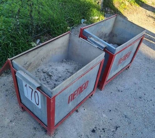 metalni kontejneri sa poklopcima za pepeo Lajkovac