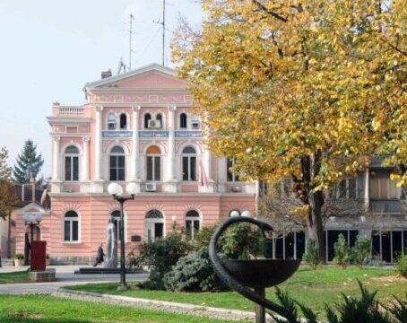 Radio Valjevo staro Napred zgrada na fontana trg Desanke Maksimović Valjevo oBJEKTIVA.RS FOTO Dragan Krunić Objektiva.rs