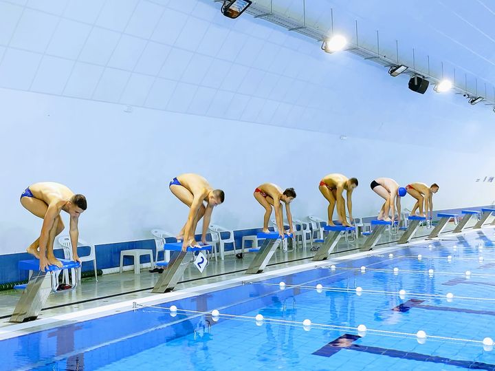 Valjeva Tehnička škola pet zlatnih dve srebrne medalje u plivanju stilova