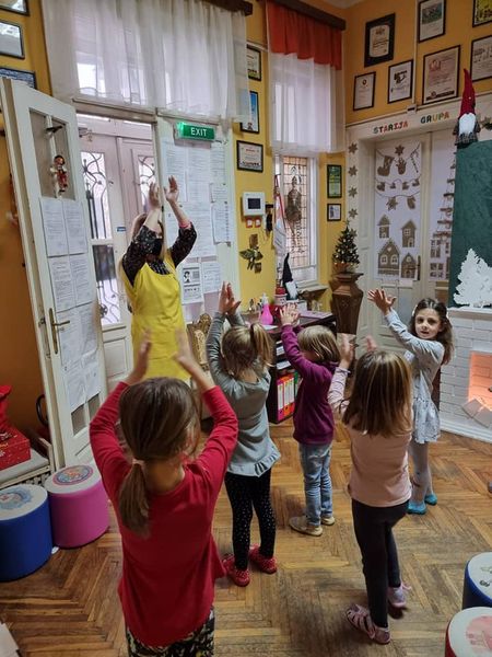 Pipi Duga Čarapa pozorišna novogodišnja predstava dece iz vrtića Pinokio decembar 2021 . godine FOTO Dragan Krunić Objektiva.rs Valjevo