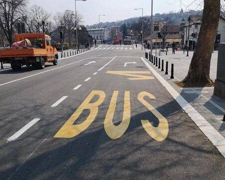 Autobusko stajalište u Ulici Vuka Karadžića 29 mart 2022 godine foto Snežana Jakovljević Krunić Objektiva.rs Valjevo