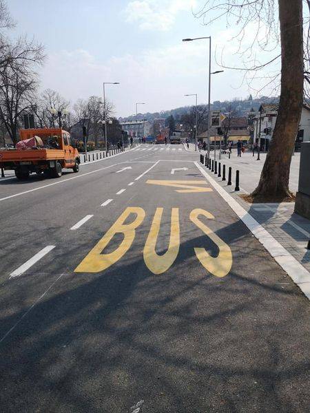 Autobusko stajalište u Ulici Vuka Karadžića 29 mart 2022 godine foto Snežana Jakovljević Krunić Objektiva.rs Valjevo