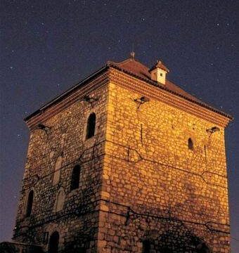 Matična biblioteka Ljubomir Nenadović izložba fotografija na slici kula Nenadovića 28 03 2022 Objektiva.rs Valjevo