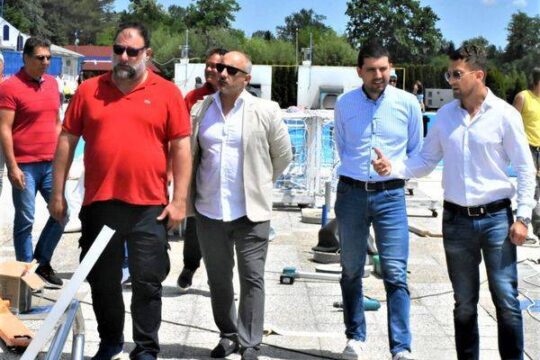 26-05-2022-Dejan-Savic-predsednik-VK-gradonacelnik-Gojkovic-i-direktor-Ostojic.jpg
