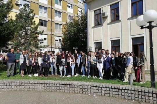 5-maj-2022-Valjevska-gimnazija-Drvo-generacije-2003.jpg