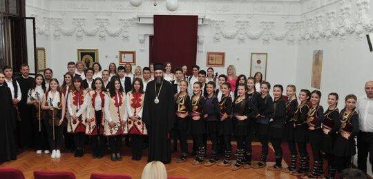 Valjevska-gimnazija-etno-koncert-13.-maja-2022.-godine-Mesecina-a-ja-zovem-prelo Objektiva.rs Valjevo FOTO Dragan Krunić