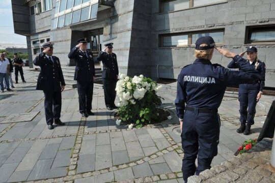 Dan-policije-MUPa-i-slava-Prve-Trojice-12-06-2022-polaganje-venca-rukovodstvo-PU-Valjevo-na-plocu-palim-policajcima. Objektiva.rs Valjevo FOTO Dragan Krunić
