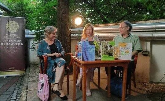 Biblioteka Dvoriste-2022-27-06-dr-Ildiko-Eeden-tv-serije-i-knjizevnost-Moderni-zivot-u-udarnom-terminu Valjevo Objektiva.rs