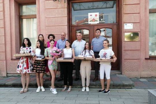 prijem za djake generacije i nosioce Vukove diplome kod predsednika Opštine Lajkovac 28 06 2022 Objektiva.rs Valjevo Agencija PR Pristup