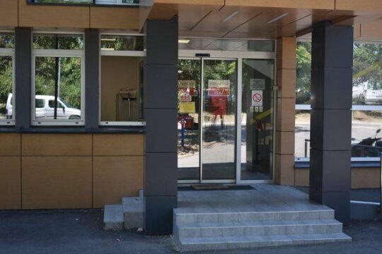 Dom-zdravlja-COVID-ulaz-29-07-2022. Objektiva.rs Valjevo