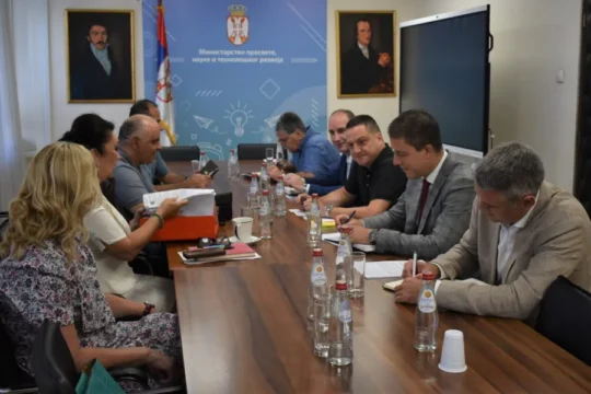 26-08-2022-Ministarstvo-prosvete-razgovori-sa-sindikatima-Beograd-Serbia ministar i prvi potpredsednik vlade Branko Ružić sa sindikatima prosvete Srbija Beograd Objektiva.rs Valjevo