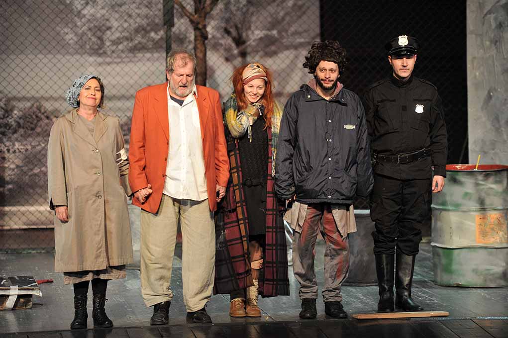 Gradsko-pozoriste-Abrasevic-predstava-Antigona-u-Njujorku-povodom-Svetskog-dana-pozorista-27.-marta-FOTO Dragan Krunić Objektiva.rs-iz-Valjeva.
