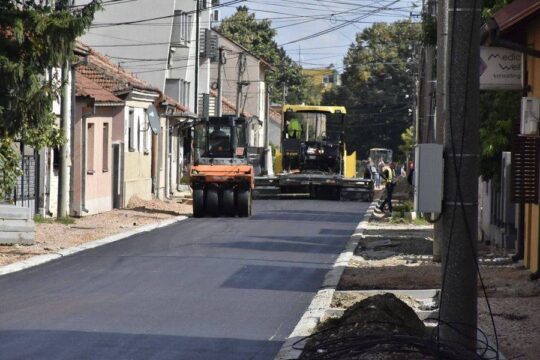 Asfaltiranje-Ulice-Ljube-KOvacevica-23-09-2022.jpg Objektiva.rs Valjevo