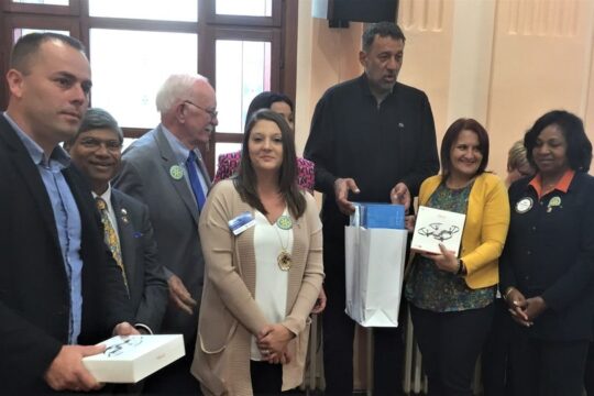 Rotary-1-u-Uzicu-donacija-dronova-i-robotica-za-OS-iz-KO-direktori-skola-OS-Milan-Rakic-iz-Mionice-sa-Vladom-Divcem.jpg Slađana Ranković