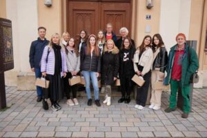 Srednjoskolke-i-profesorke-u-Pfafenhofenu-krajem-septembra-2022-foto-Valjevska-gimnazija-Objektiva.rs-Valjevo.jpg