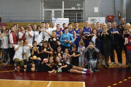Svetski-dan-srca-obelezen-Dom-zdravlja-Medicinska-skola-Sportski-savez-Valjeva-Zavod-za-javno-zdravlje-pr-agencija-Pristup-objavila-Objektiva.rs-Valjevo-02-10-2022.jpg