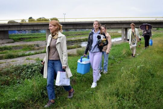 Vodene-inspektorke-Valjeva-25-09-2022-uzorkovanje-vode-sa-reke-Kolubare.jpg Objektiva.rs Valjevo