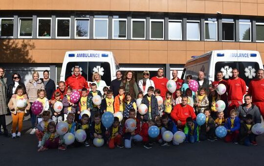 Kreativna radionica Pinokio predškolci upoznavanje edukacija o novim zanimanjima poslovna orijentacija Dom zdravlja Valjevo Služba hitne medicinske pomoći i transporta Objektiva.rs Valjevo FOTO Branko Petrović