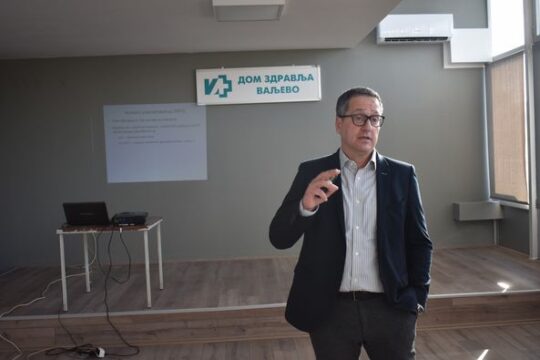 11-2022-predavanje-u-Domu-zdravlja-o-HPV-vakcini-profesor-Medicinski-fakultet-dr-Milos Marković-FOTO-Pizon.jpg Objektiva.rs Valjevo