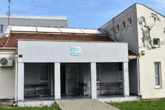 Objekat-ambulanta-Doma-zdravlja-u-Novom-naselju-u-Valjevu-za-COVID19-ambulantu-FOTO-Pizon-pristup-Objektiva.rs_.jpg