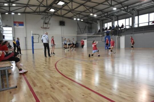 novi-parket-u-sportskoj-hali-na-Studentu-12-2022.