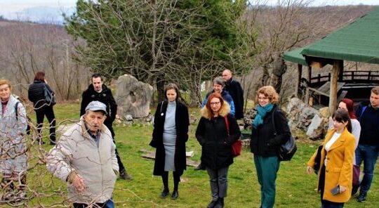 Pastric-predavanje-Javni-budzet-moja-stvar-Peca-Petrovic-geolog-i-ucesnici-prenosi-objektiva.rs-iz-Valjeva