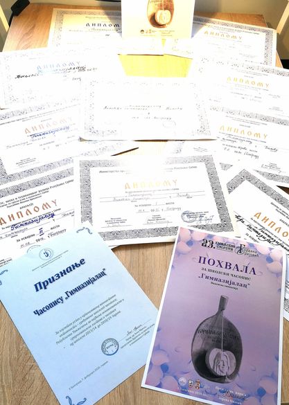Republičke nagrade za učenike Valjevske gimnazije članove literarne, lingvističke i novinarske sekcije i za časopise Almanah, Naša reč i Gimnazijalac FOTO Snežana Jakovljević Krunić Objektiva.rs iz Valjeva