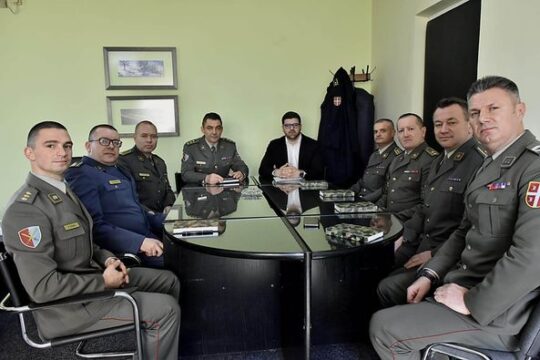 nacelnik-Okruga-sa-predstavnicima-VS-09-02-2023-prenosi-objektiva.rs