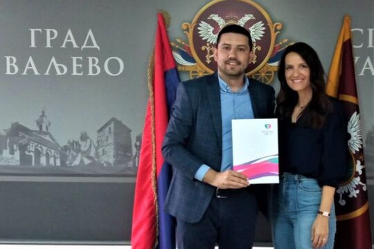 Gradonacelnik-Lazar-Gojkovic-sa-fondacija-Humanitarna-srca-Danijela-Vasiljević kčerka trgovca oružja oružjem pod sankcijama Slobodana Tešića -iz-Beograda-prenosi-Objektiva.rs-iz-Valjeva