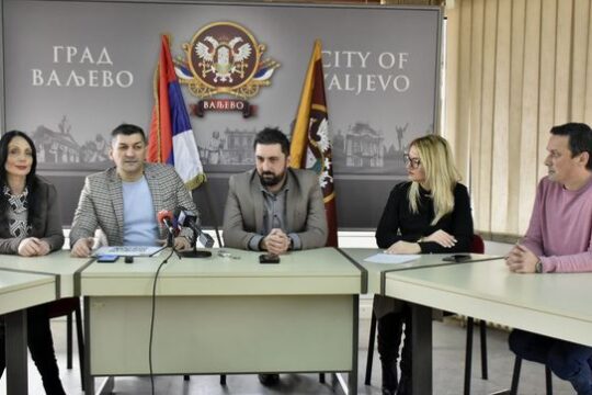 Udruženje Tri plus Čačak JKP Vidrak besplatni sati parkinga porodice sa troje i više dece prenosi objektiva.rs iz Valjeva