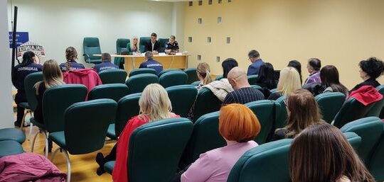 sastanak-povodom-bezbednosti-u-skolama-PU-Valjevo-i-Skolska-uprava-prenosi-Objektiva.rs-