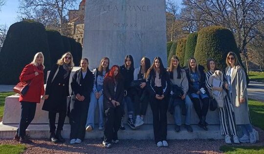 Valjevska-gimnazija-bilingvalci-mart-Mesec-frankofonije-program-Instituta-u-Beogradu-prenosi-Objektiva.rs-iz-Valjeva