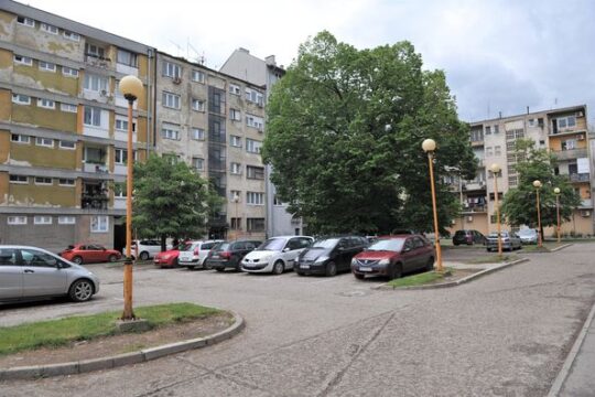 Parking-13.05.2023.-iza-Opsteg-i-Viseg-suda-u-Ulici-vojvode-Misica-FOTO-Dragan-Krunic-Objektiva.rs-iz-Valjeva