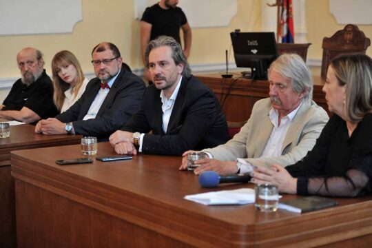 Valjevo vesti Objektiva.rs Foto Dragan Krunić promocija psihobiografija Čovek po meri šinjela dr Aleksandar Misojčić Osnovni sud Valjevo