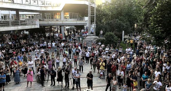 Valjevo-protiv-nasilja-Vesti-Objektiva.rs-FOTO-A-Krunic-22-06-2023-Gradski-Trg-miran-protest-gradani