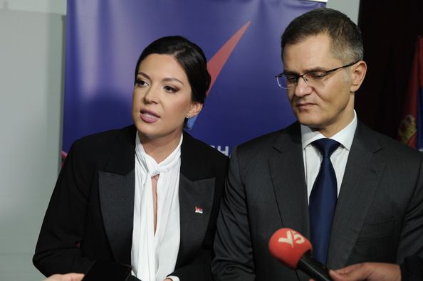 Narodna-stranka-Valjevo-predsednica-Mirjana-Aleksic-Jugovic-i-Vuk-Jeremic-FOTO-Dragan-Krunic-Objektiva.rs-vesti