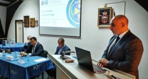 FOTO-IZVOR-ZC-Valjevo-dr-Nebojsa-Stojakovic-i-profesori-Medicinskog-05-2024-prenosi-Objektiva.rs-vesti-kolubarski-region-News-Serbie