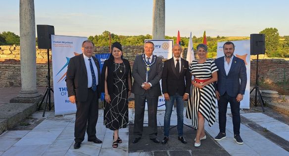 FOTO-IZVOR-Rotary-distrikt-Srbija-i-Crna-Gora-novi-u-stari-guverneri-07-2024-prenosi-Objektiva.rs-vesti-Valjevo-News-Serbie