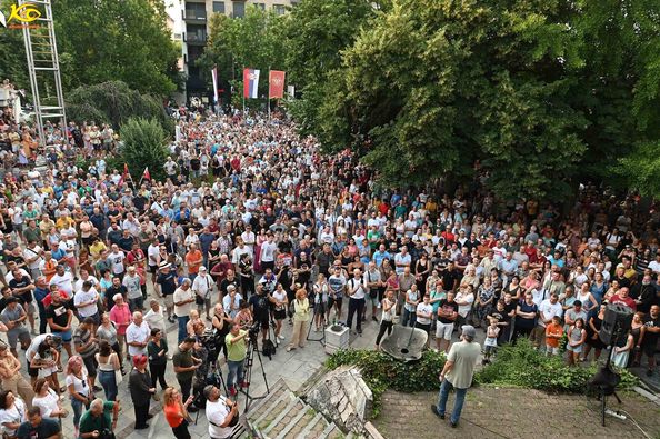 protiv-rudarenja-litijuma-Gradski-trg-Valjevo-narod-22-07-2024-FOTO-Dragan-Krunic-Objektiva.rs-vesti-kolubarski-region-News-Serbie-2