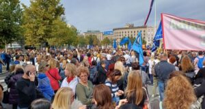 Vlasnik-fotografije-Arhiv-javnih-skupova-02-10-protest-prosvetnih-radnika-u-Beogradu-2024-prenosi-Objektiva.rs-vesti-Valjevo-kolubarski-region-News-Serbie-Balkan-Europe