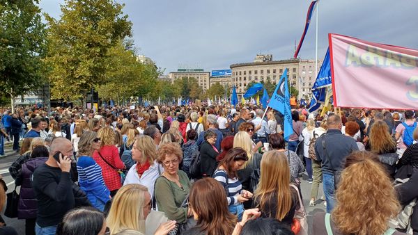 Vlasnik-fotografije-Arhiv-javnih-skupova-02-10-protest-prosvetnih-radnika-u-Beogradu-2024-prenosi-Objektiva.rs-vesti-Valjevo-kolubarski-region-News-Serbie-Balkan-Europe