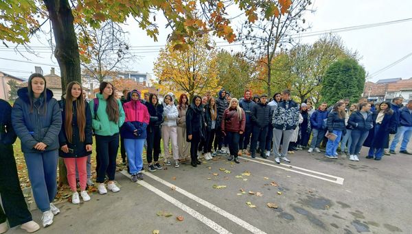 FOTO-Snezana-Jakovljevic-Krunic-za-Objektiva.rs-vesti-Valjevo-kolubarski-region-News-Serbie-11-2024-ucenici-i-profesorke-saobracajni-smer-Tehnicka-skola