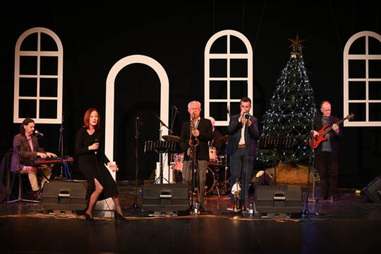 FOTO-Dragan-Krunic-Objektiva.rs-2024-Novogodisnji-koncert-JOvana-Maljokovica-u-Valjevu
