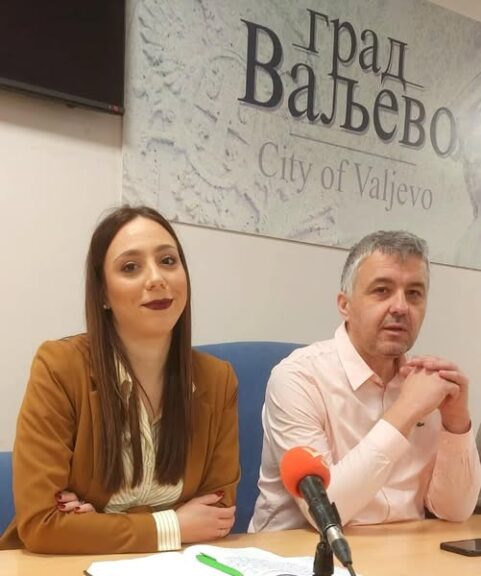 FOTO-IZVOR-sVAnuce-Marija-Andic-i-Marko-Nikolic-odbornici-koalicija-Ujedinjeno-Valjevo-moze-politika-10-12-2024-prenosi-Objektiva.rs-vesti-News-Serbie-EUrope