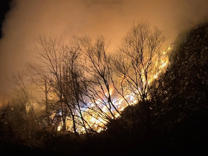 FOTO-Nemanja-Jakovljevic-odbornik-Ujedinjeno-Valjevo-moze-pozar-08-01-2025-prenosi-Objektiva.rs-vesti-kolubarski-region-News-Serbie-Balkan-EUrope