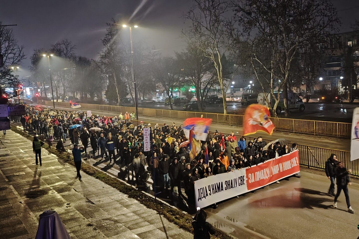 Protestna šetnja uprkos kiši