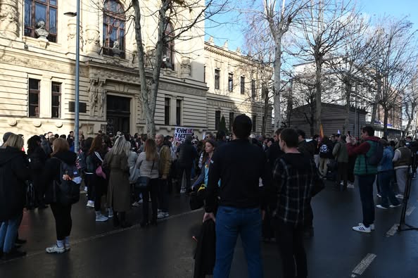 FOTO-Anja-za-Objektiva.rs-vesti-Valjevo-News-Balcan-Serbie-03-2025-pocetak-okupljanja-Valjevska-gimnazija-za-bg