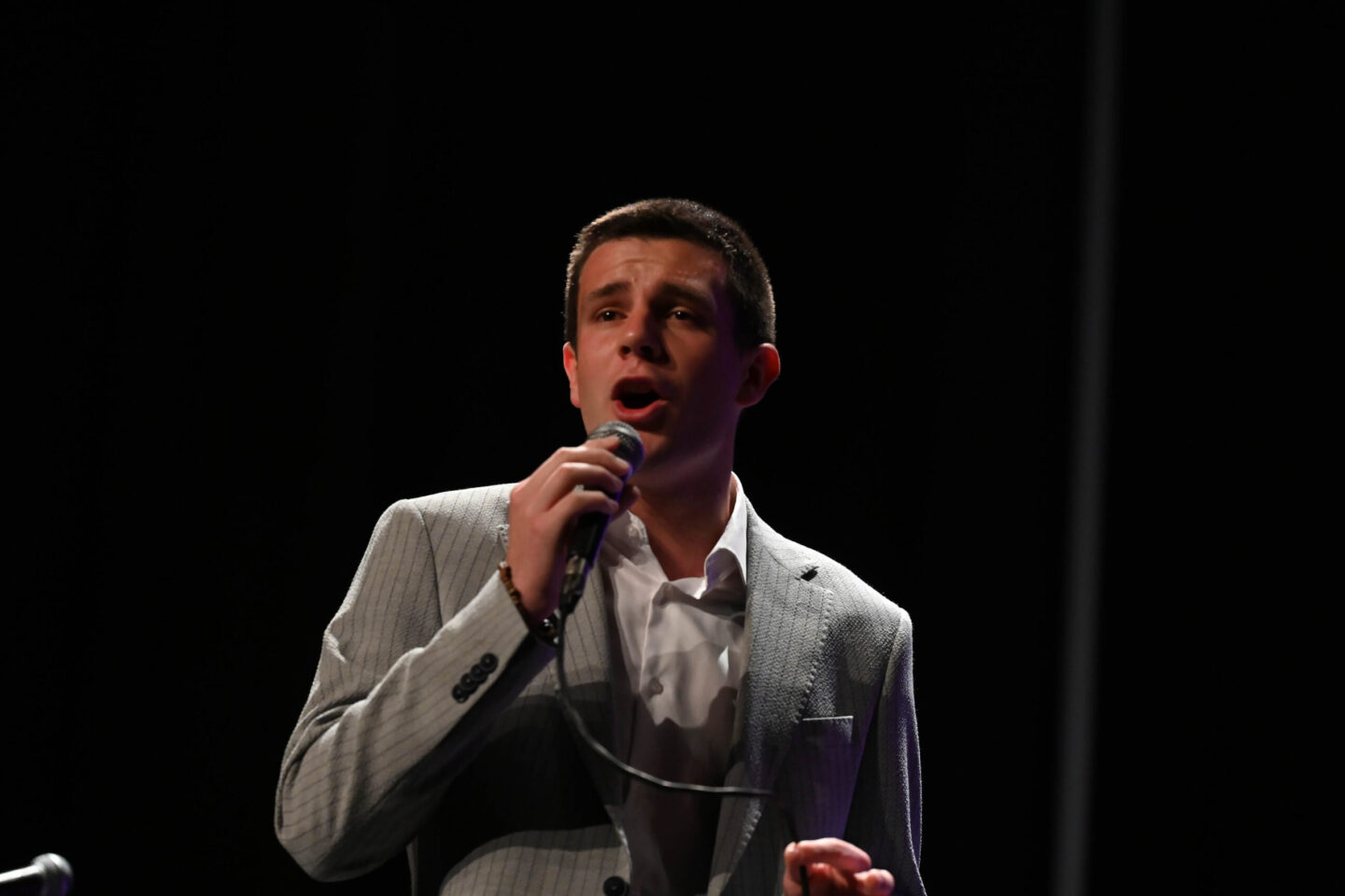 VIDEO: Humanitarni koncert – Uživanje u nastupu Petra Uskokovića i prijatelja