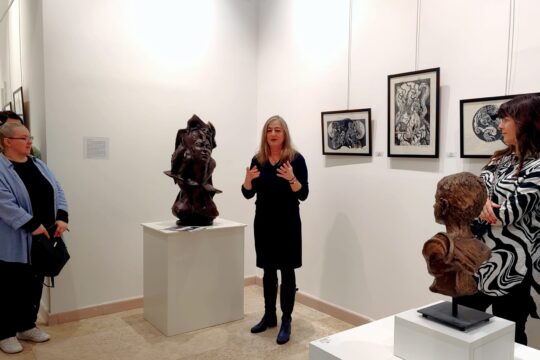 FOTO Snežana Jakovljević Krunić za Objektiva.rs vesti News Serbie 03 2025 prof. dr Adriana Popović autorsko vodjenje kroz izložbu u Modernoj galeriji Valjevo 3